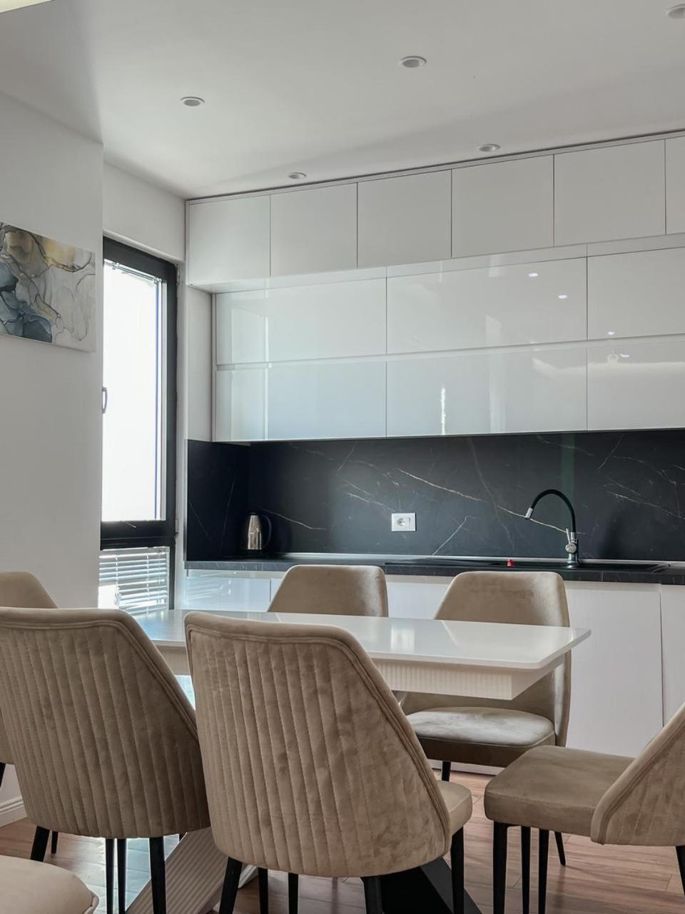 Lux Apartment At Arlis Tirana Exterior photo