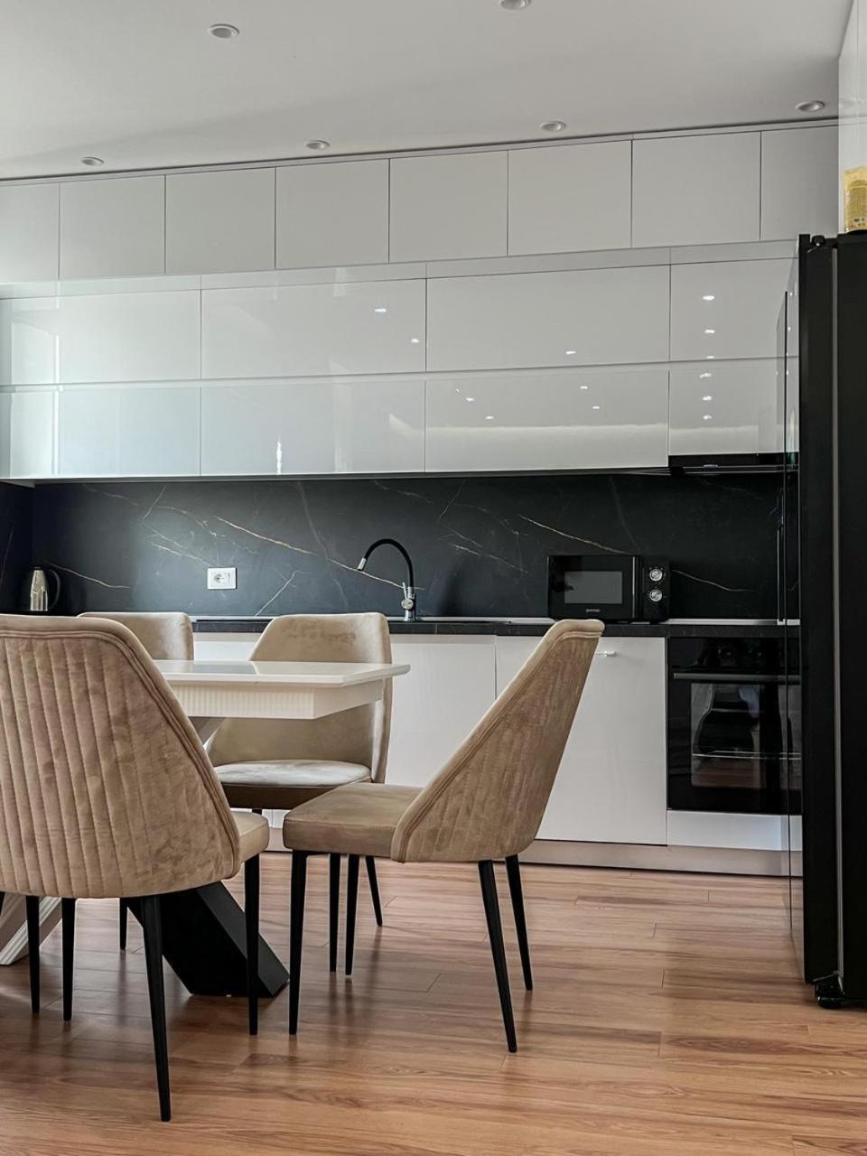 Lux Apartment At Arlis Tirana Exterior photo